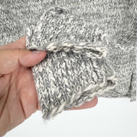 ARITZIA Talula Azurelee Heathered Grey V-Neck Long Sleeve Knit Sweater Size S - Picture 7 of 12